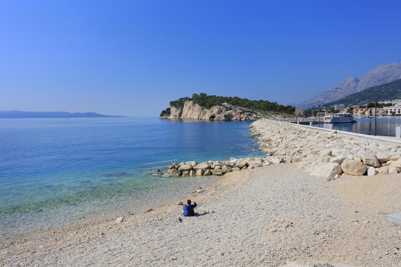 11063d * Makarska